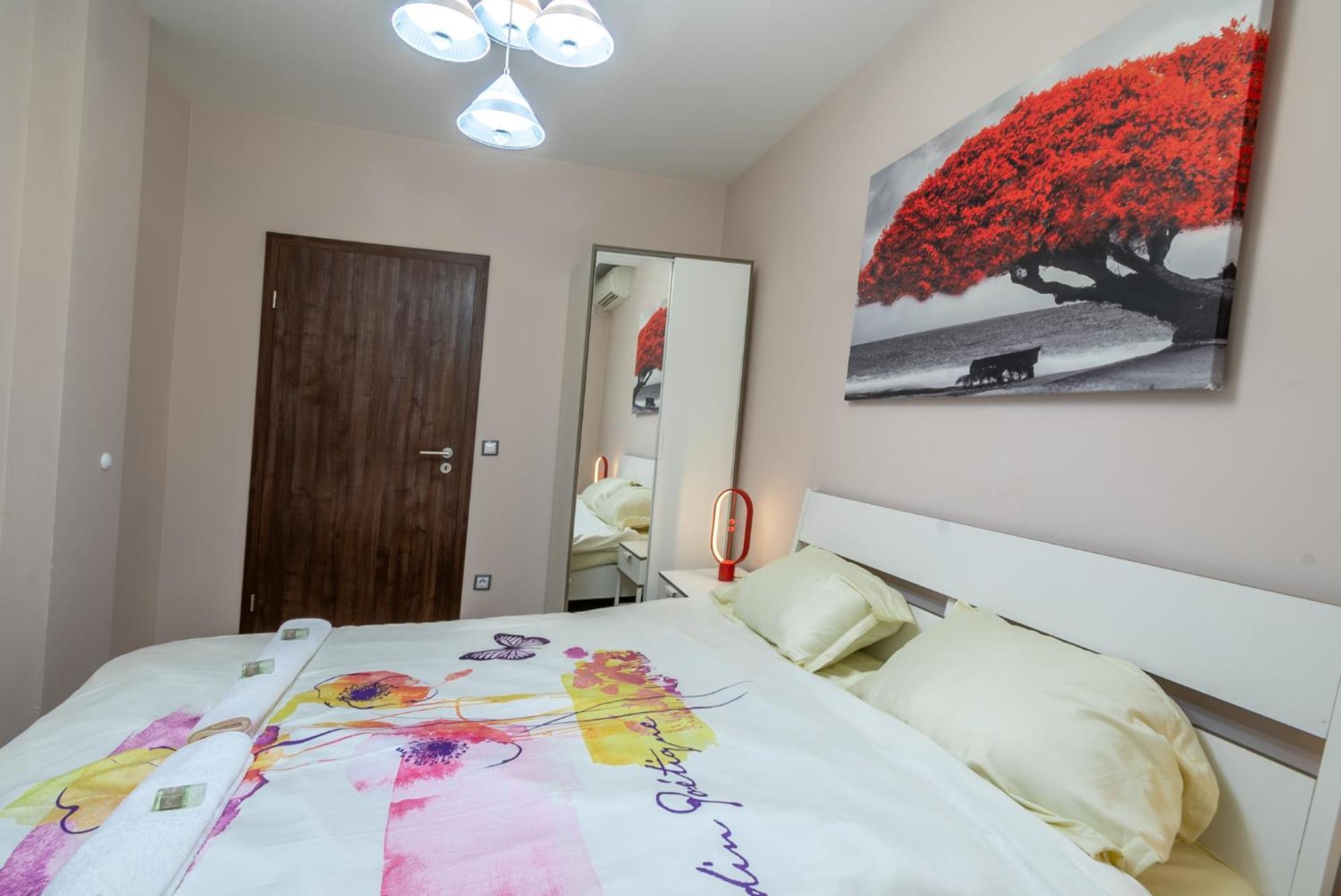 Center Retreat, Close To Main Street, Free Parking Апартаменти